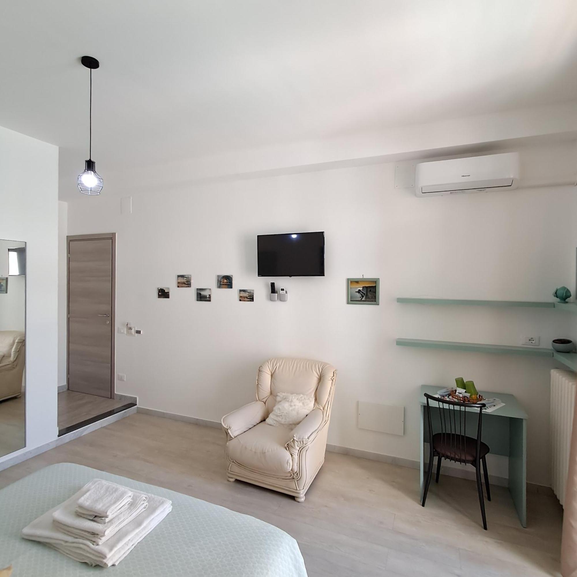 La Casa Del Gabbo Hotel Monopoli Kültér fotó